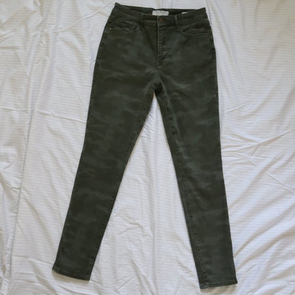 SANCTUARY Social Standard Camo High-Rise Jeans 4 - Picture 4 of 15